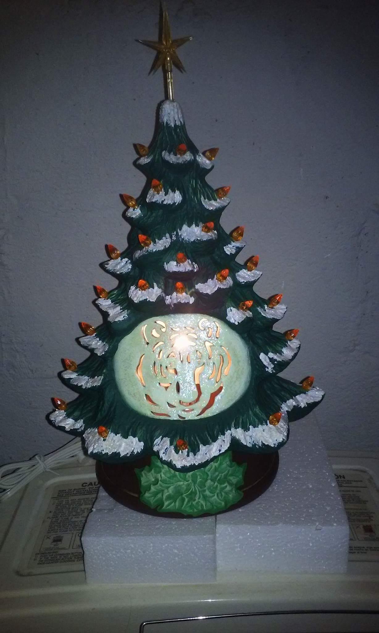 Nowell 1139 Scene Christmas Tree - Etsy
