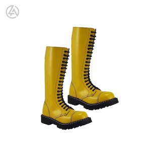 Peut inclure: Deux bottes hautes, jaune vif, avec des lacets et des semelles noirs. Les bottes ont un design classique avec un bout arrondi et une semelle robuste à crampons. Les bottes sont en matière lisse et brillante.