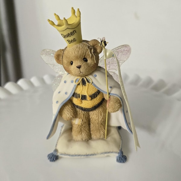 2002 Cherished Teddies- I am the Queen