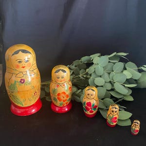 Original USSR Babushka Dolls – Hand-Painted Nesting Set of 6 – Made in USSR – 1970s Matryoshka
