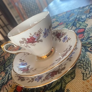 Beautiful and elegant Vintage Bone China tea set by Sutherlands