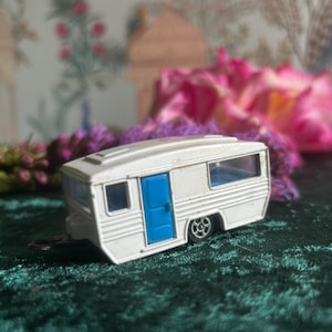 Vintage Corgi Juniors Caravan – White with Blue Door | 1970s Die-Cast Toy