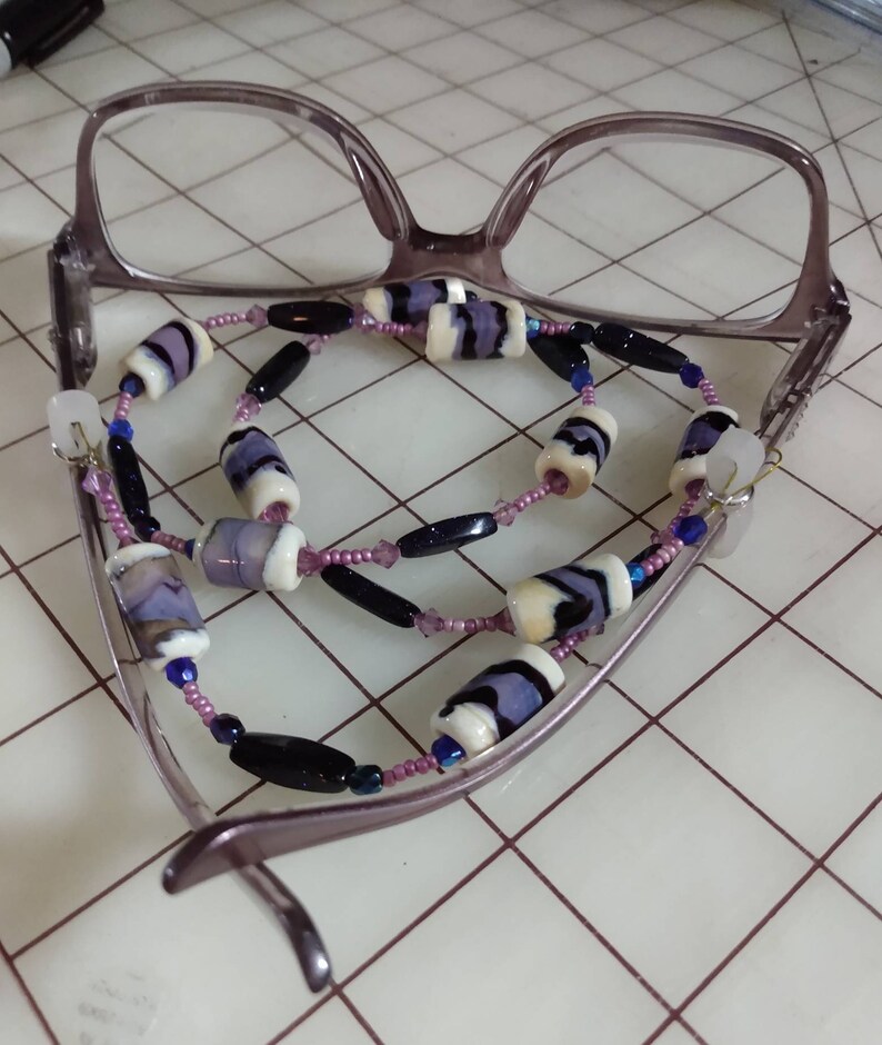 Ivory /& Lilac Lampwork Bead Reading Glasses Croaker Blue Pink