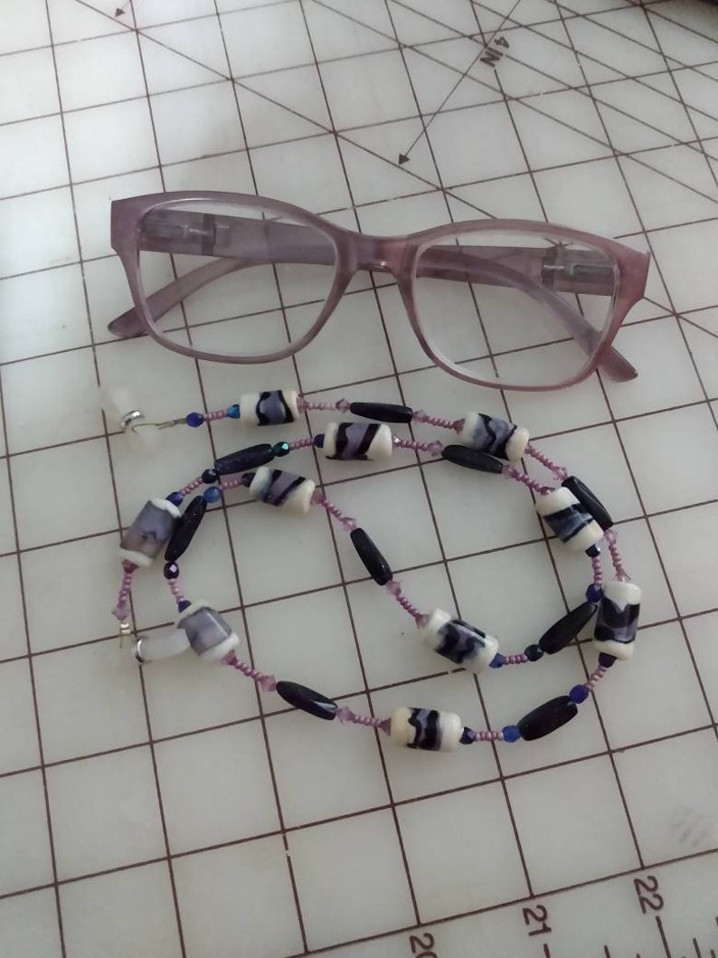 Ivory /& Lilac Lampwork Bead Reading Glasses Croaker Blue Pink