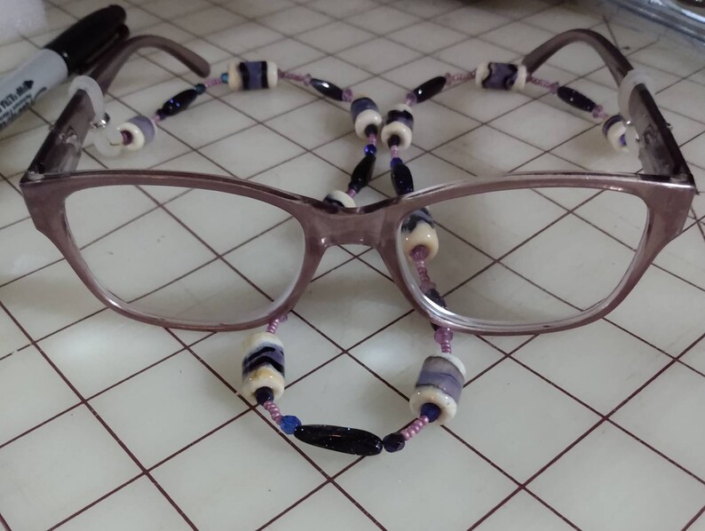 Ivory /& Lilac Lampwork Bead Reading Glasses Croaker Blue Pink