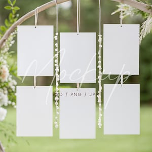 Mockup bruiloft tafelschikking, zes kaarten van 5 x 7, mockup groen, hangende kaarten PSD/canva set, mockup mijlpaalkaarten