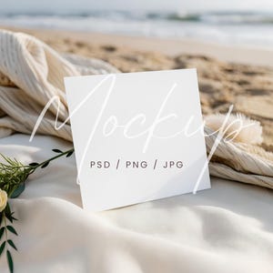Sommer quadratisches Kartenmodell, 5x5 Karte PSD Mockup, Sommerhochzeit Briefpapier Mockup, Strandhochzeit Einladung Mockup, 6x6 Grußkartenmockup