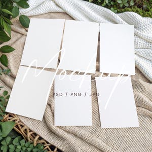 Mockup bruiloftspellen, mockup gamekaarten, mockup zes kaarten van 5 x 7, mockup vrijgezellenfeestkaarten, mockup groenfeest, set kaarten PSD-mockup