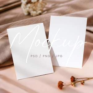 5x7 Mockup de cartão de dois lados, dois mockups de cartões de convite minimalistas, mockups de cartão de felicitações de aniversário, mockups de cartão de convite floral rosa