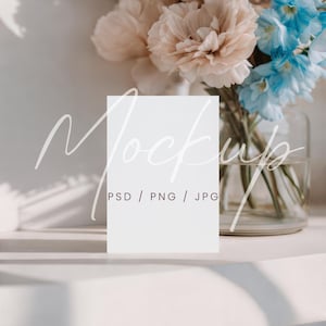 Florale Hochzeitseinladung Mockup PSD, Brautparty Karte Mockup, 5x7 Karte Mockup, Grußkarten Mockup, Boho Baby Shower Karte MockUp