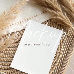 Boho uitnodigingskaart mockup, bruiloft 5 x 7 uitnodigingsmodel, wenskaart mockup PSD, babyshower uitnodigingskaart mockup, lege witte kaart mockup