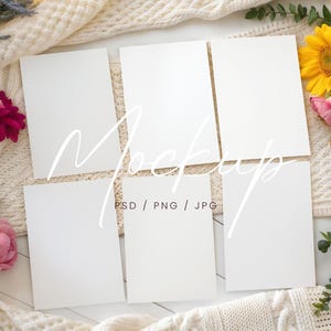 Mockup babyshowerspellen, set van zes 5 x 7 kaartenmodel, mockup douchespellen, set kaartenmodel, paar 5 x 7 kaarten vrijgezellenfeest