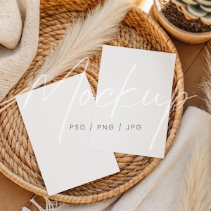 Twee bruids douche uitnodigingsmodel, 5 x 7 dubbele uitnodigingskaart mockup, Boho Two Sides uitnodigingsmodel, beige huwelijksuitnodigingen mockup