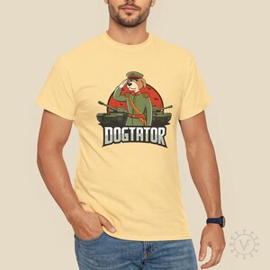 Dogtater Dictator T-shirt militaire hond - patriottische cartoon hond groetend met tanks en vliegtuigen - grappig T-shirt leger en veteraan voor hondenliefhebbers