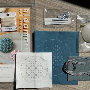 Sashiko brooch set DIY embroidery kit for beginners Make 2 brooches Japanese sewing kit Pre-printed sashiko fabric COSMO thread Sashiko kit