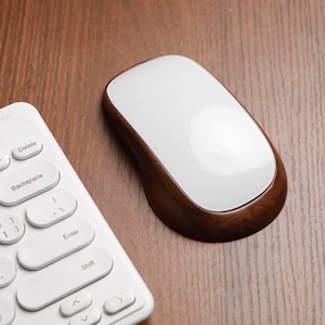 Walnut Magic Mouse 2 Dock - Supporto in legno fatto a mano per Apple iMac/MacBook - Minimalista e funzionale, regalo per la festa del papà