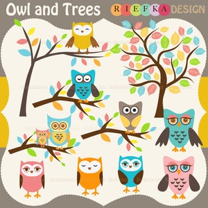 Op de afbeelding: Een digitale grafische set getiteld Owl and Trees van Riefka Design met diverse kleurrijke uilen in tinten geel, blauw, bruin, oranje en roze, samen met bruine boomtakken en een boom met veelkleurige bladeren op een crèmekleurige achtergrond.