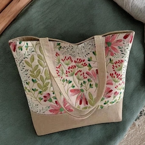 Große Strandtasche mit Blumenmuster - Faltbare Sommerhandtasche für Frauen, leichte Schultertasche für Reisen, Pool oder ungezwungenes Einkaufen