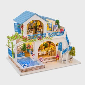 Traumvilla im mediterranen Paradies am Strand - eine romantische Miniatur-Wohnkultur