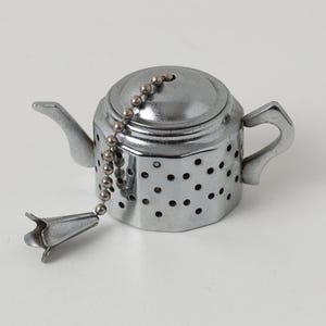 Vintage Mini Tekanna Tesil - Silvermetallsil med Kedja och Blomberlock