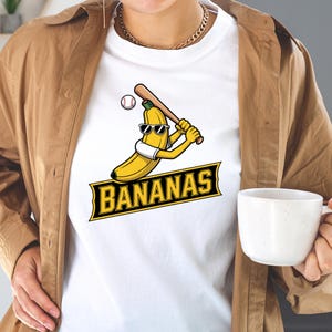Plátano de béisbol PNG, clipart de fruta divertida, sublimación de deportes de verano, plátano de dibujos animados PNG, arte digital de béisbol