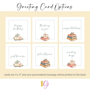 Puede incluir: Seis tarjetas de felicitaci&oacute;n cuadradas con el texto Greeting Card Options en la parte superior. Cada tarjeta presenta ilustraciones de libros, tazas y hojas con frases como happy birthday, thinking of you, congratulations, just because, get well soon y sending hugs. Las tarjetas miden 10 x 10 cm.