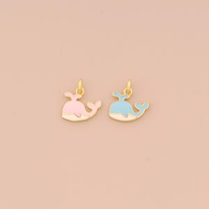 Colgante de ballena esmaltado en oro de 18 quilates con forma de ballena, ideal para pulseras, collares y accesorios de joyería.