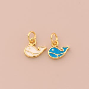 Colgante de ballena bañado en oro de 18 quilates con esmalte dorado, dijes de vida marina, dije de ballena para pulseras, collares y accesorios de joyería.