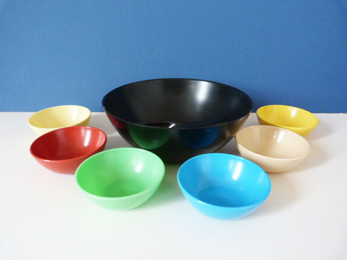 Vintage 1960's plastic snack party bowls