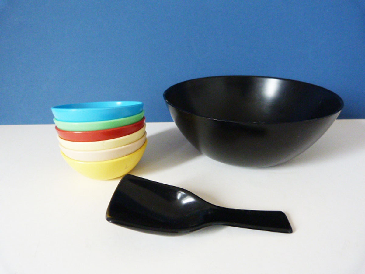 Vintage 1960's plastic snack party bowls