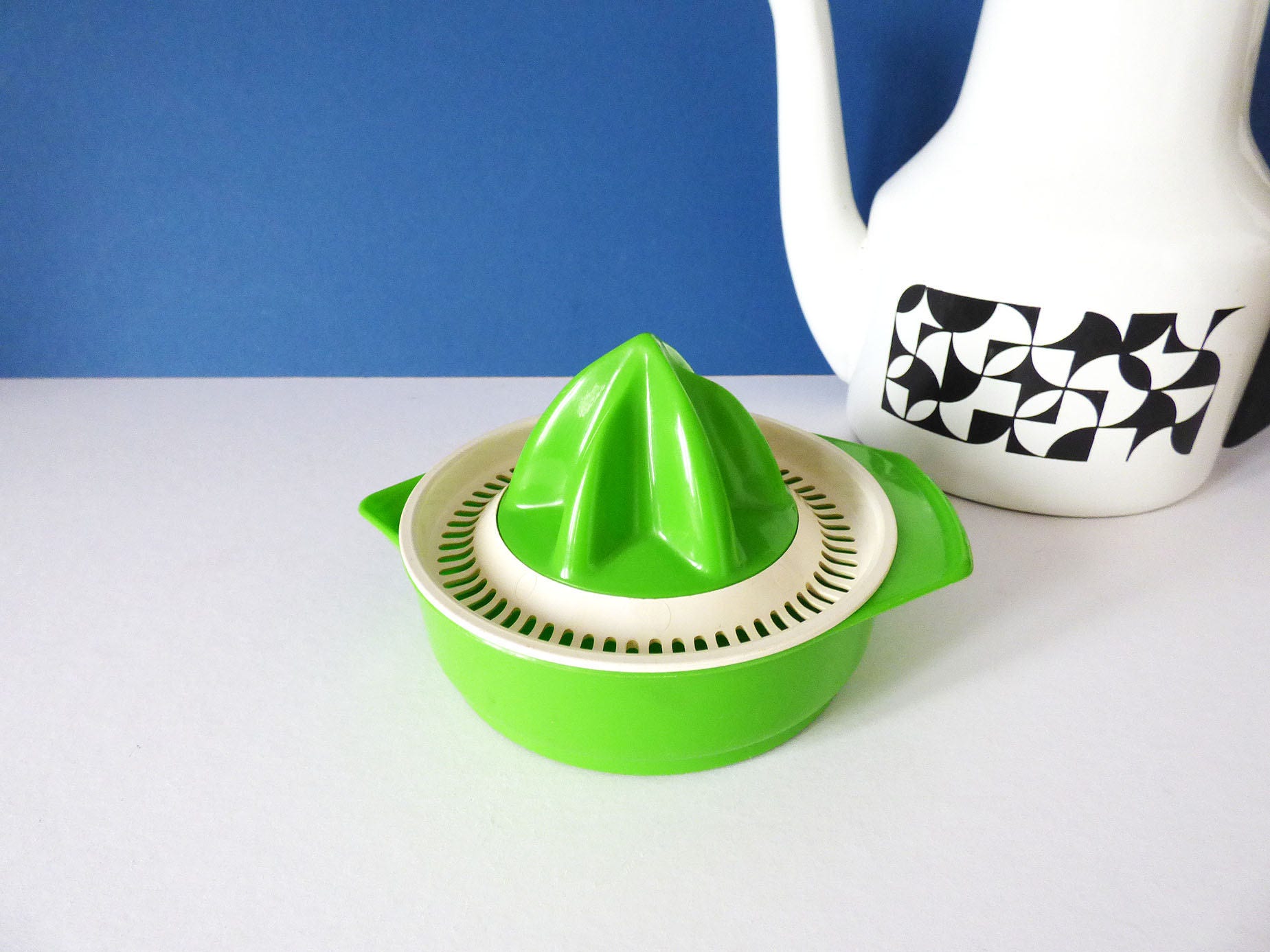 Juicer Citrus Press vintage plastic