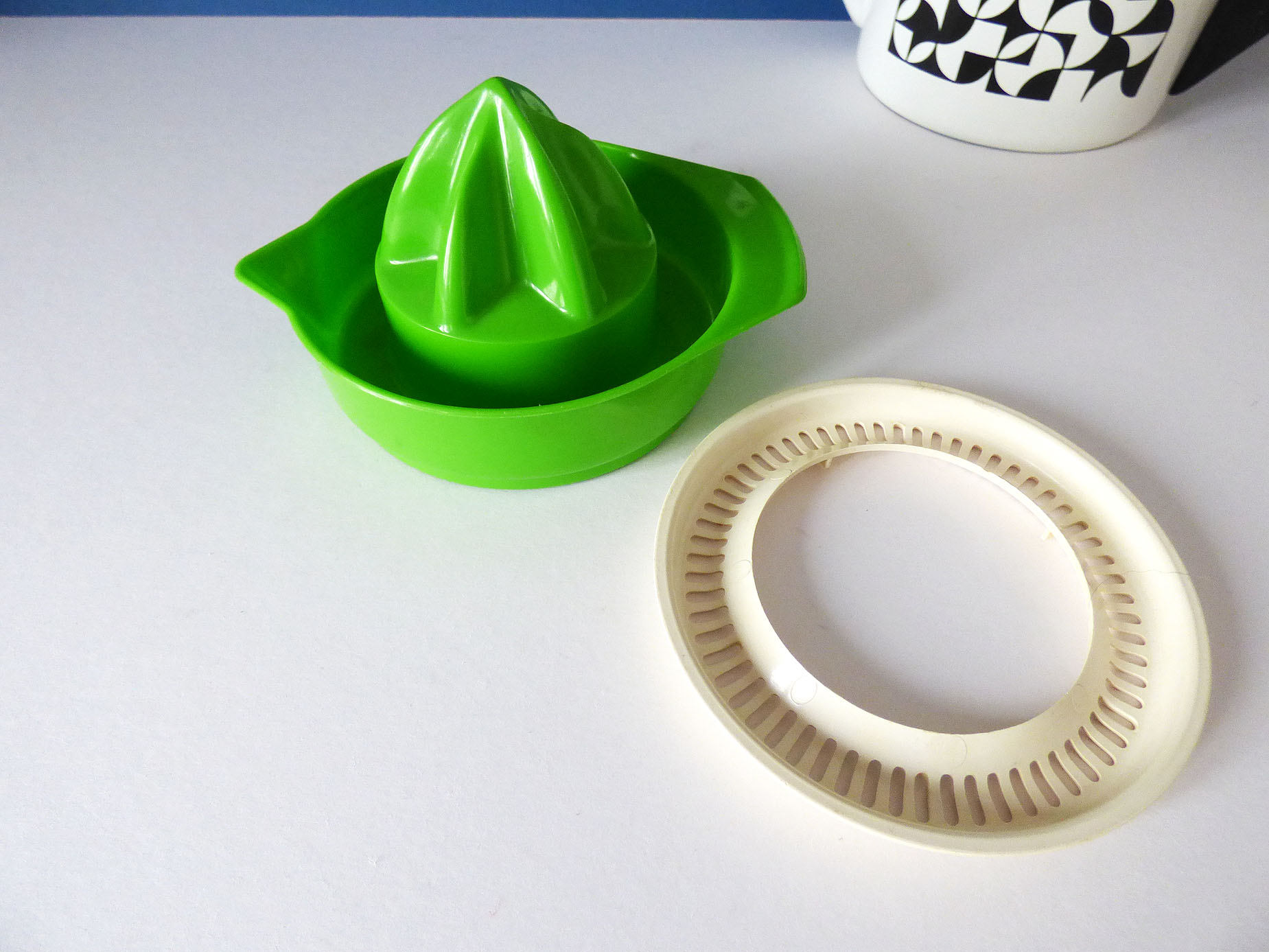 Juicer Citrus Press vintage plastic