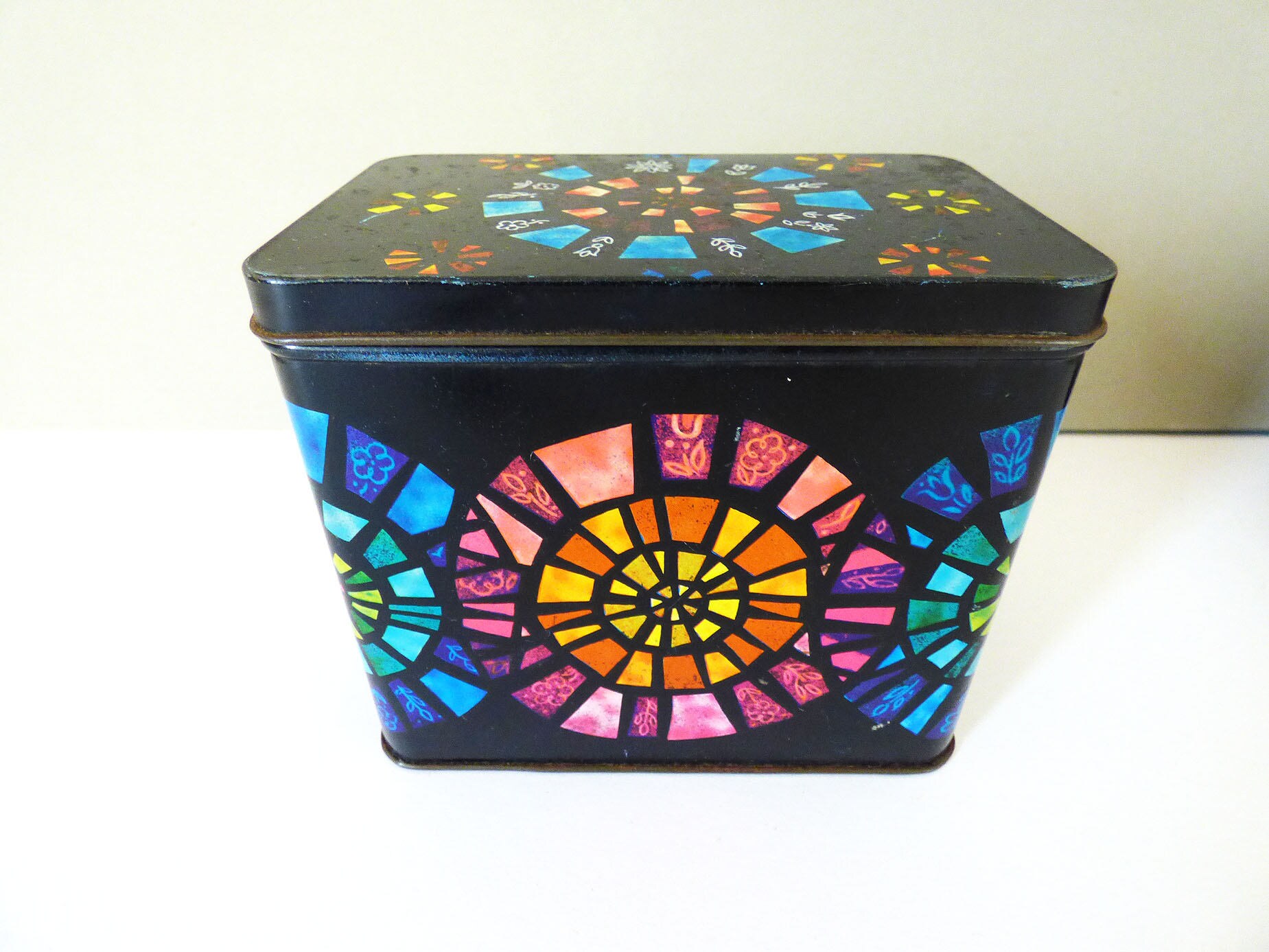 Vintage tin tea storage tin