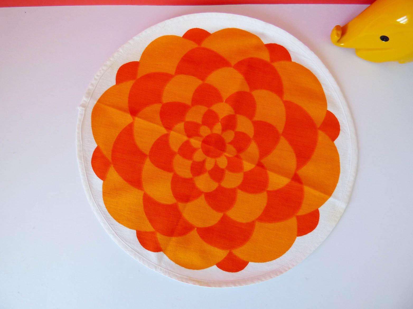 Laurids flower power table mat