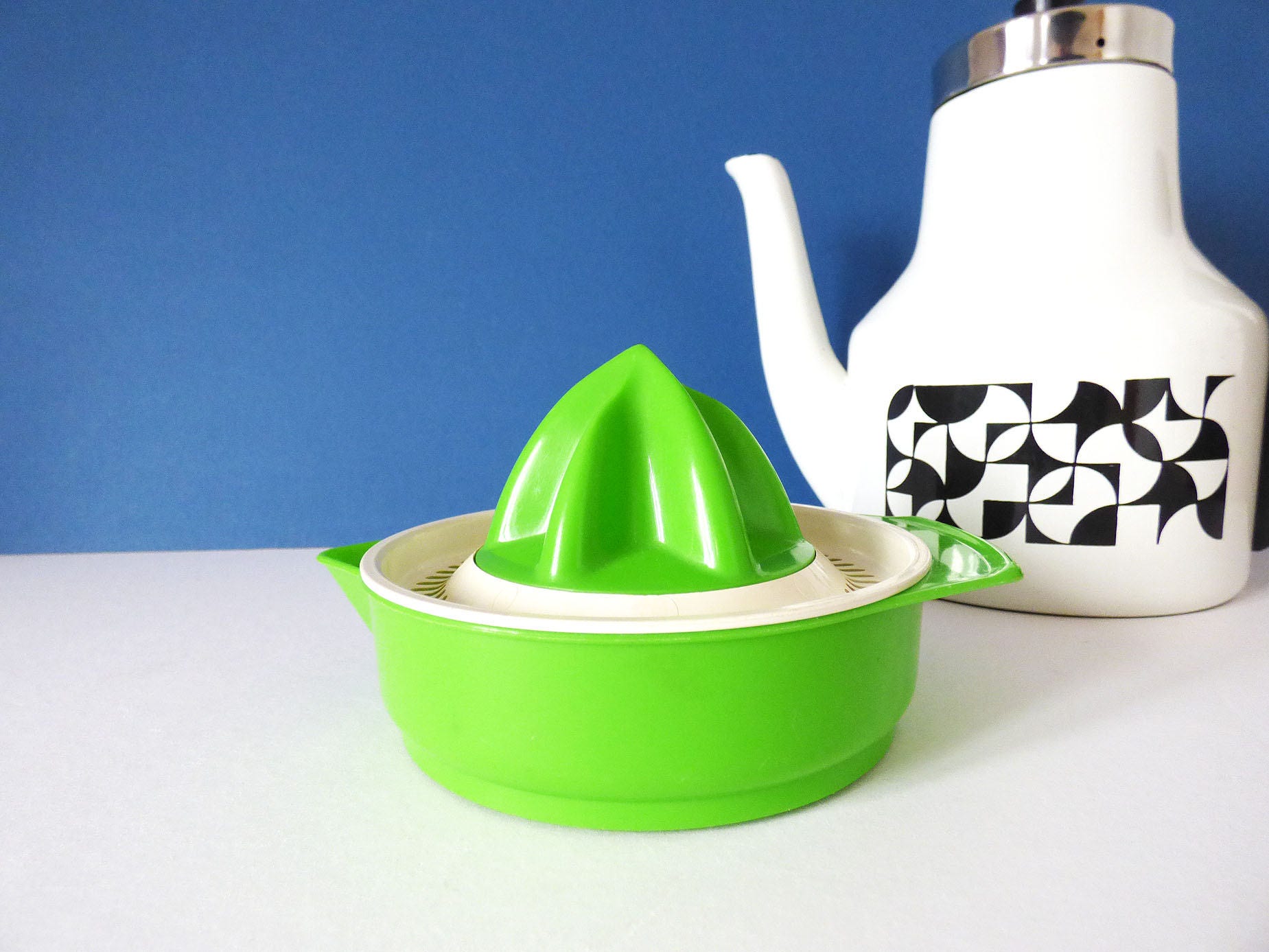 Juicer Citrus Press vintage plastic