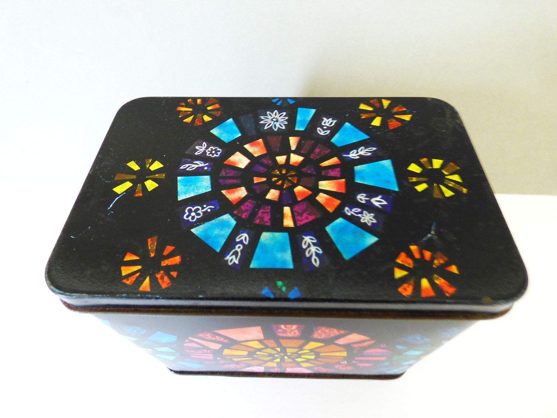 Vintage tin tea storage tin
