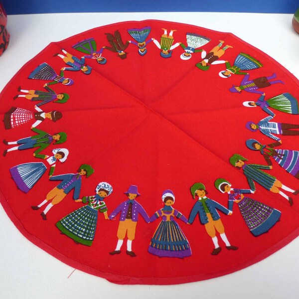 Vintage placemat - Scandinavian Folkart - Vintage linens - Table Center mat - 1960s 1970s - Mid Century Modern