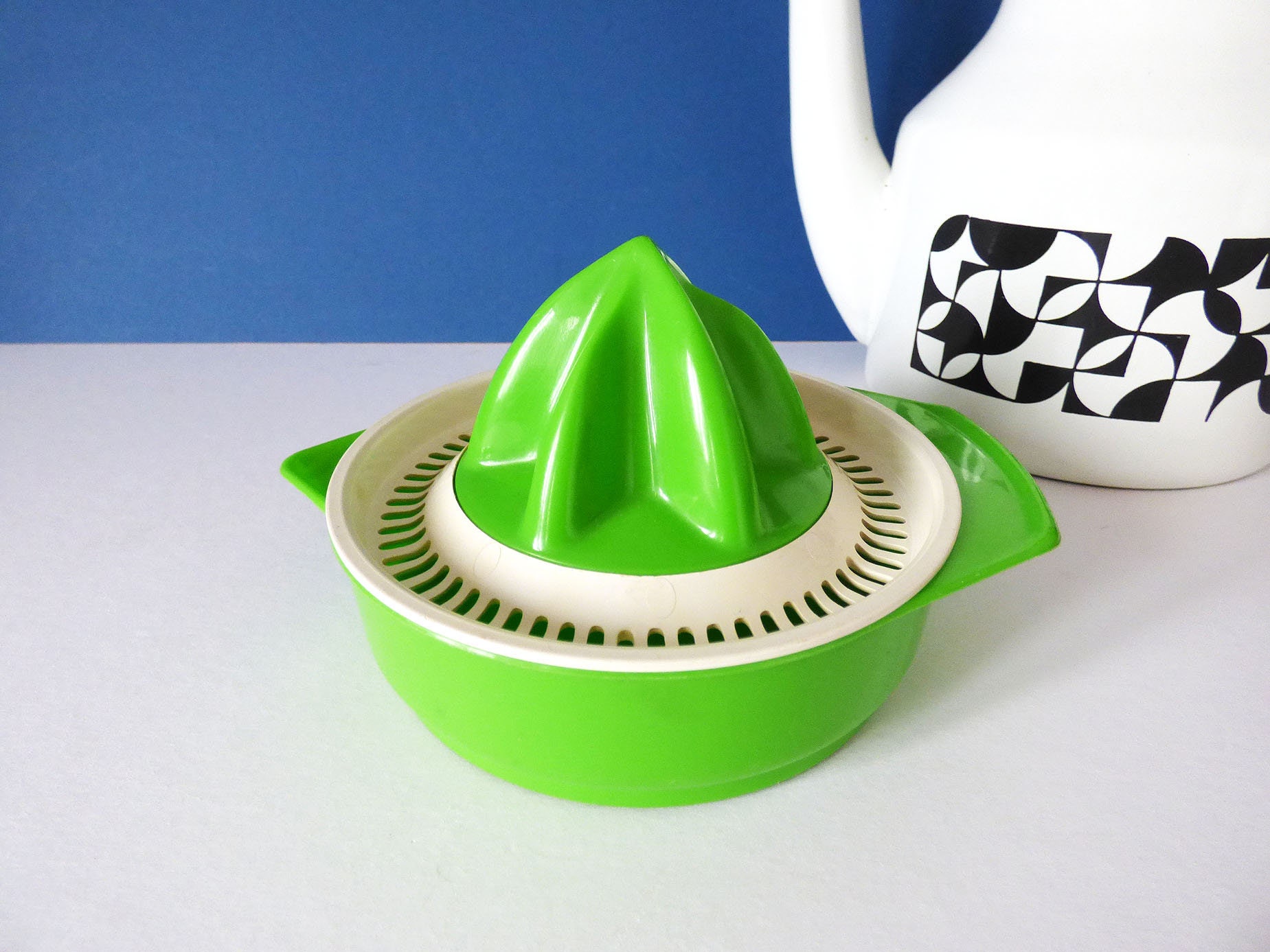 Juicer Citrus Press vintage plastic