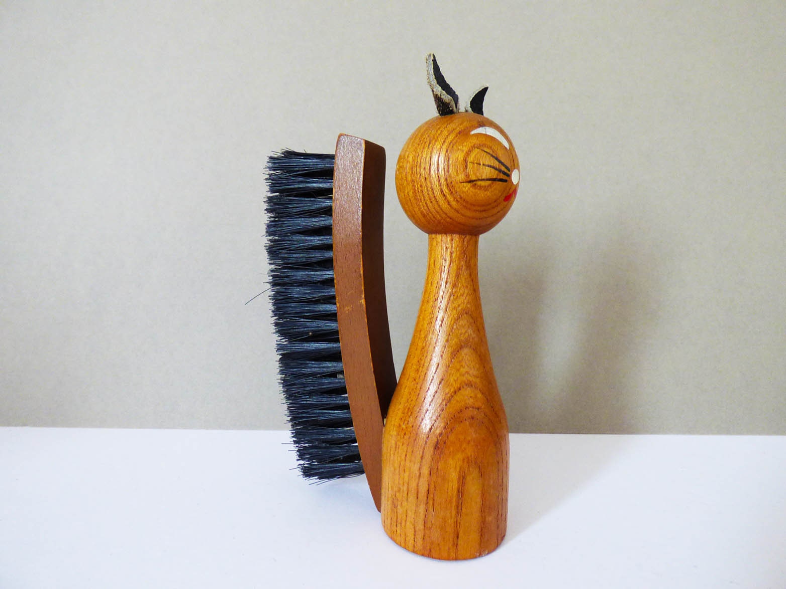 Vintage wooden cat clothes brush