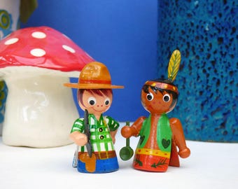 Vintage Wooden People = Kunsthandwerk Handarbeit = Cowboy - Indian - Hand painted Characters 1960s 1070s collectibles - Card Holders -