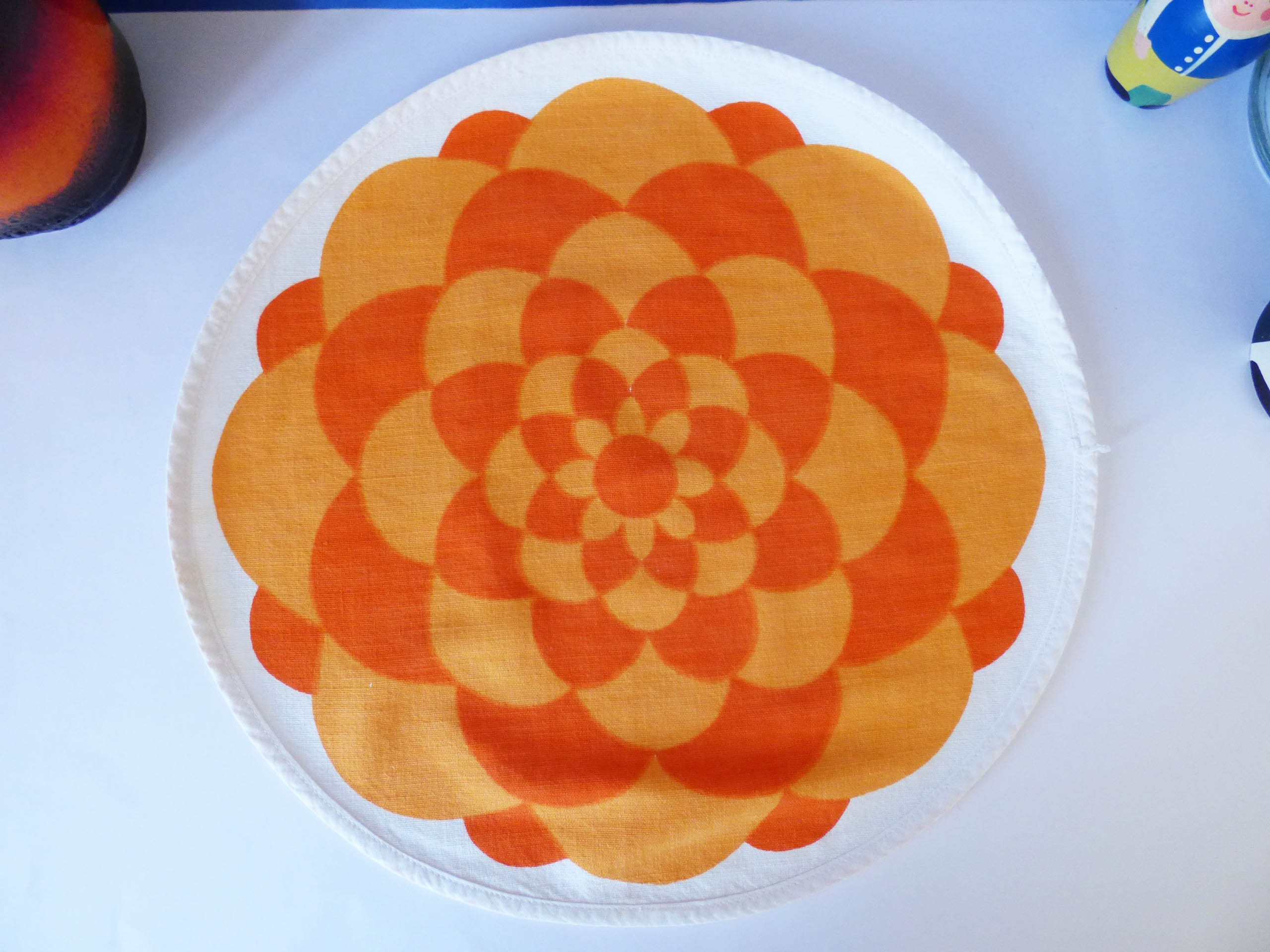 Laurids flower power table mat