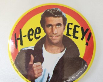 Vintage 1976 Paramount Pictures Happy Days "The Fonz" Pinback Button Featuring Henry Winkle