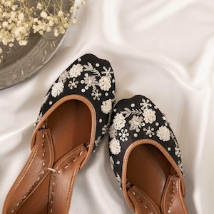 Bridal pearl black Flats, Handmade Wedding black Shoes, Pearl Jutti, black Bridal Flats, Indian shoes, bridal jutti, khussa shoes