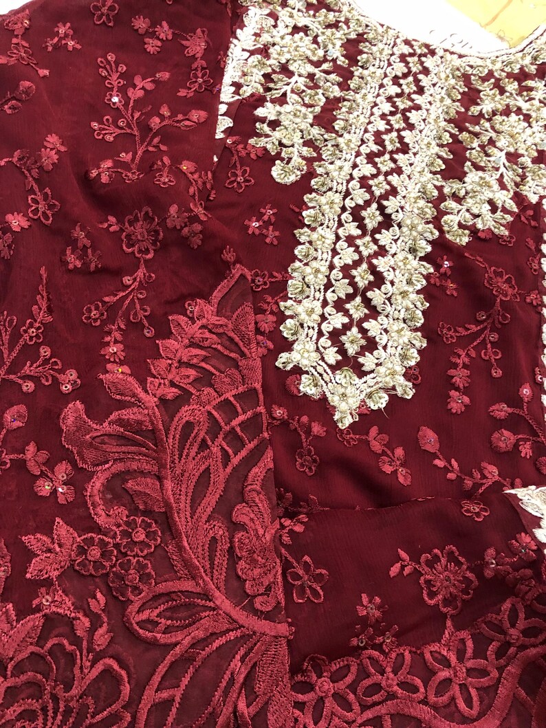 Traje de novia pakistaní de gasa roja: vestido de red bordada imagen 15