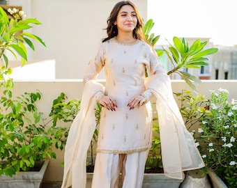 Elfenbein Farshi Shalwar Kameez: Kamdani Zari Seide Pakistanischer Hochzeitsanzug
