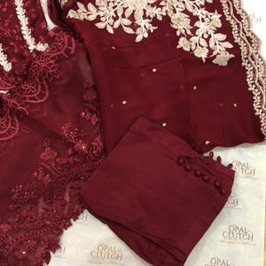 Traje de novia pakistaní de gasa roja: vestido de red bordada imagen 8