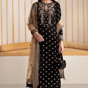 Embroidered Black Velvet 3pc Suit: Pakistani Wedding Collection