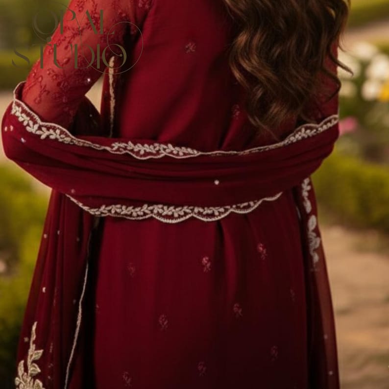 Traje de novia pakistaní de gasa roja: vestido de red bordada imagen 4