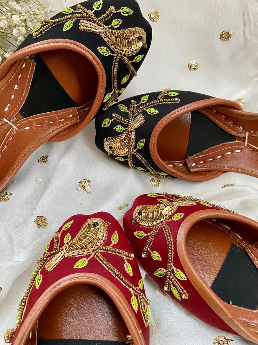 Jutti Khussa Shoes Size 6 Mens Gold Red Heart Embroidered Leather 10.5 Insole US 6-10 MEN HANDMADE GOLDEN SHOES-JUTI-TILLA & THREAD WORK  main image 4