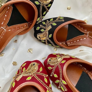 Handmade Vegan Peacock Jutti Shoes: Ethnic red Mojari red Bridal Khussa – Handcrafted Punjabi Jutti for Women